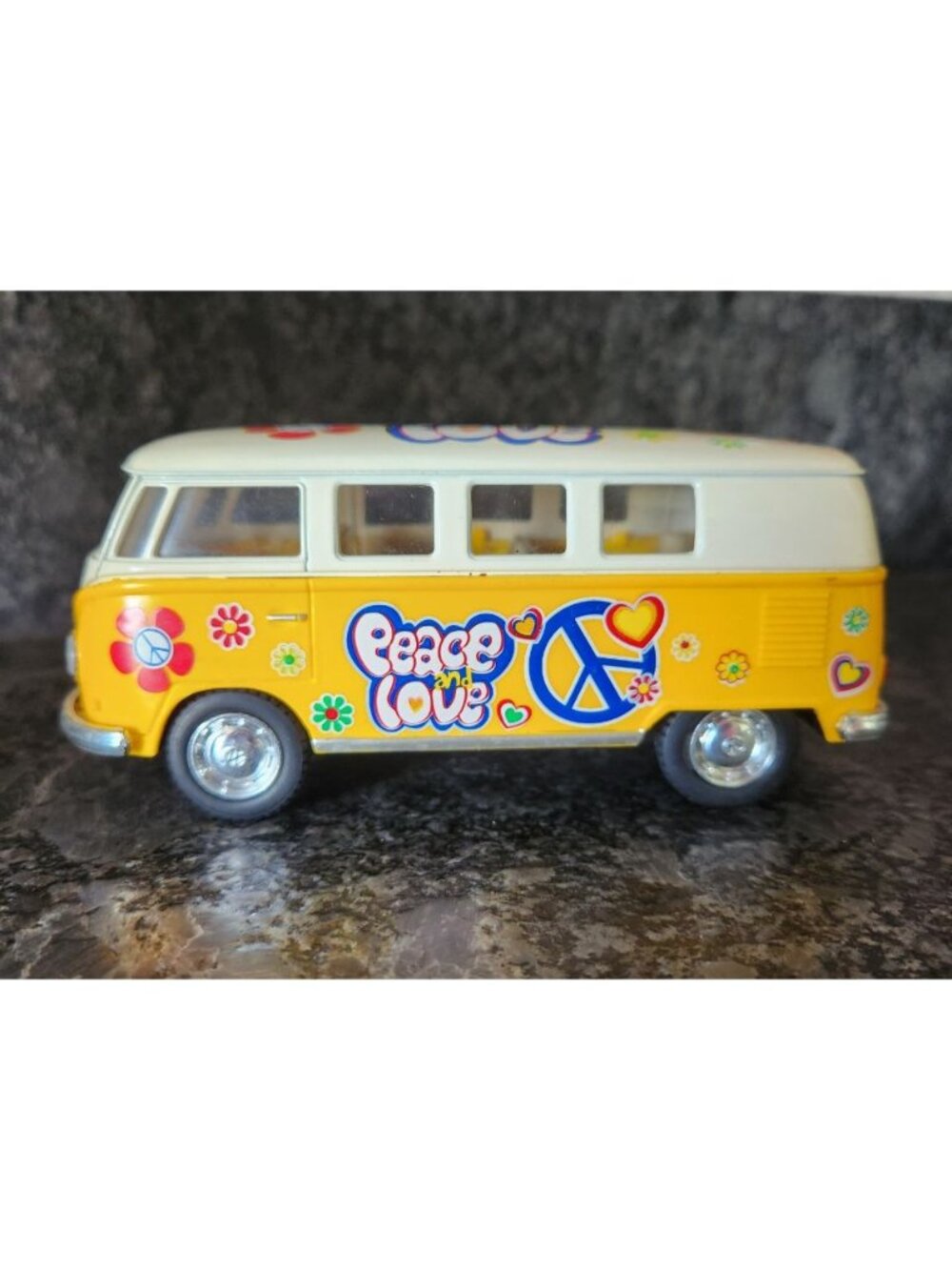 Kinsmart 1962 Volkswagen Classic MicroBus -Peace Love Hippie Van 1:32 Diecast